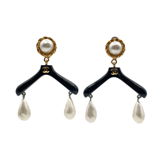 CHANEL VINTAGE EARRINGS HANGER MOTIF COCO MARK FAKE PEARL ACCESSORY 90279606