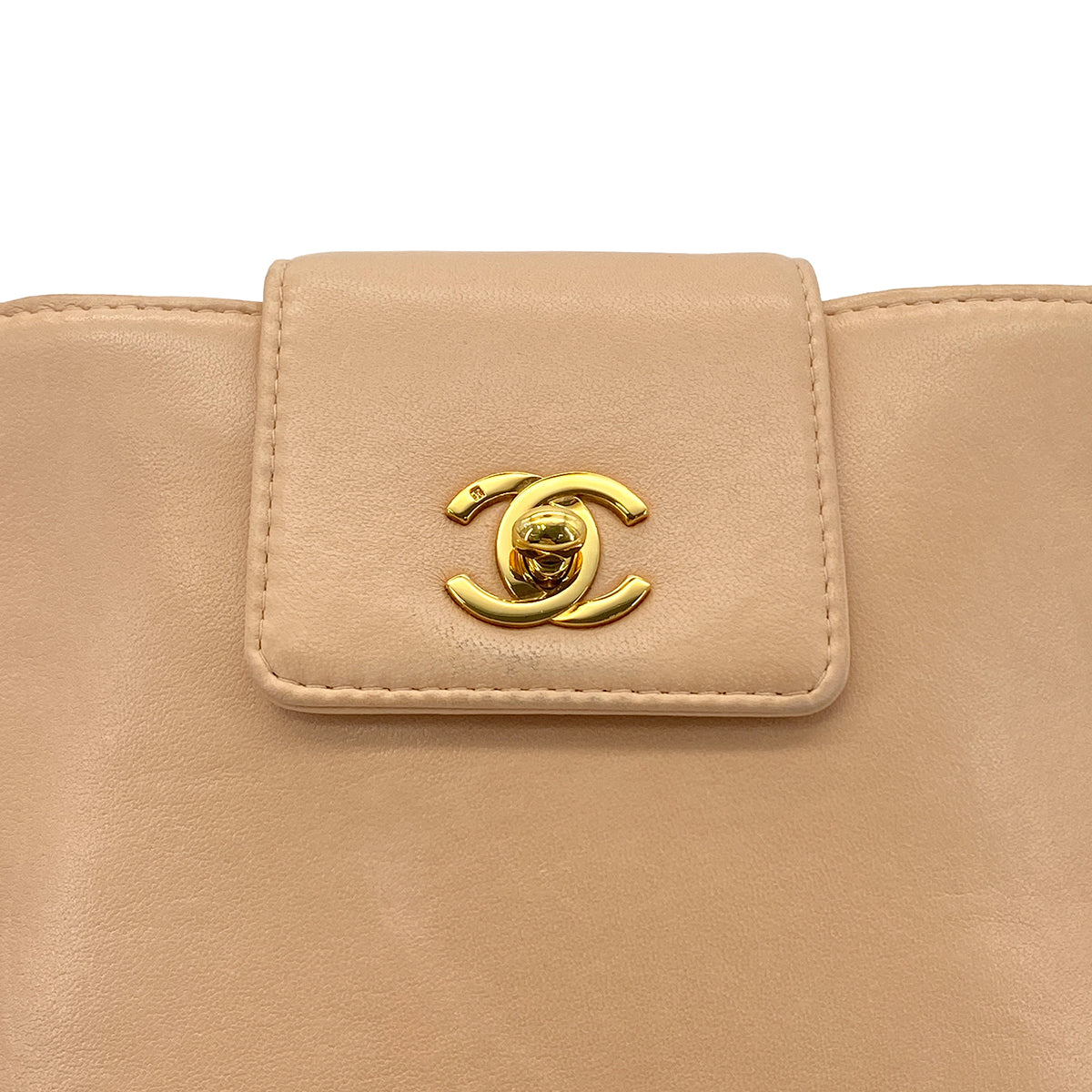 CHANEL VINTAGE TURN LOCK CHAIN SHOULDER BAG BEIGE LAMB SKIN 90280286