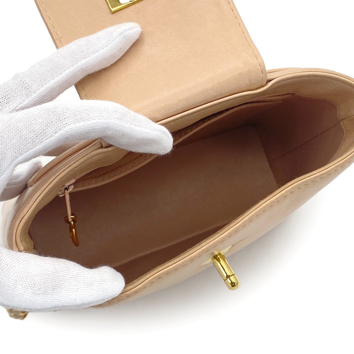 CHANEL VINTAGE TURN LOCK CHAIN SHOULDER BAG BEIGE LAMB SKIN 90280286