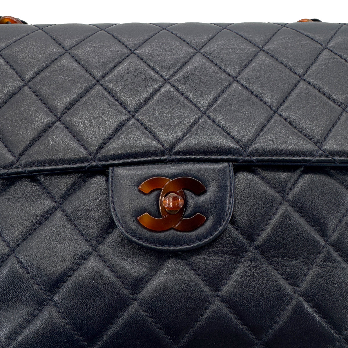 CHANEL VINTAGE MATELASSE TORTOISESHELL CHAIN SHOULDER BAG NAVY LAMB SKIN 90280642