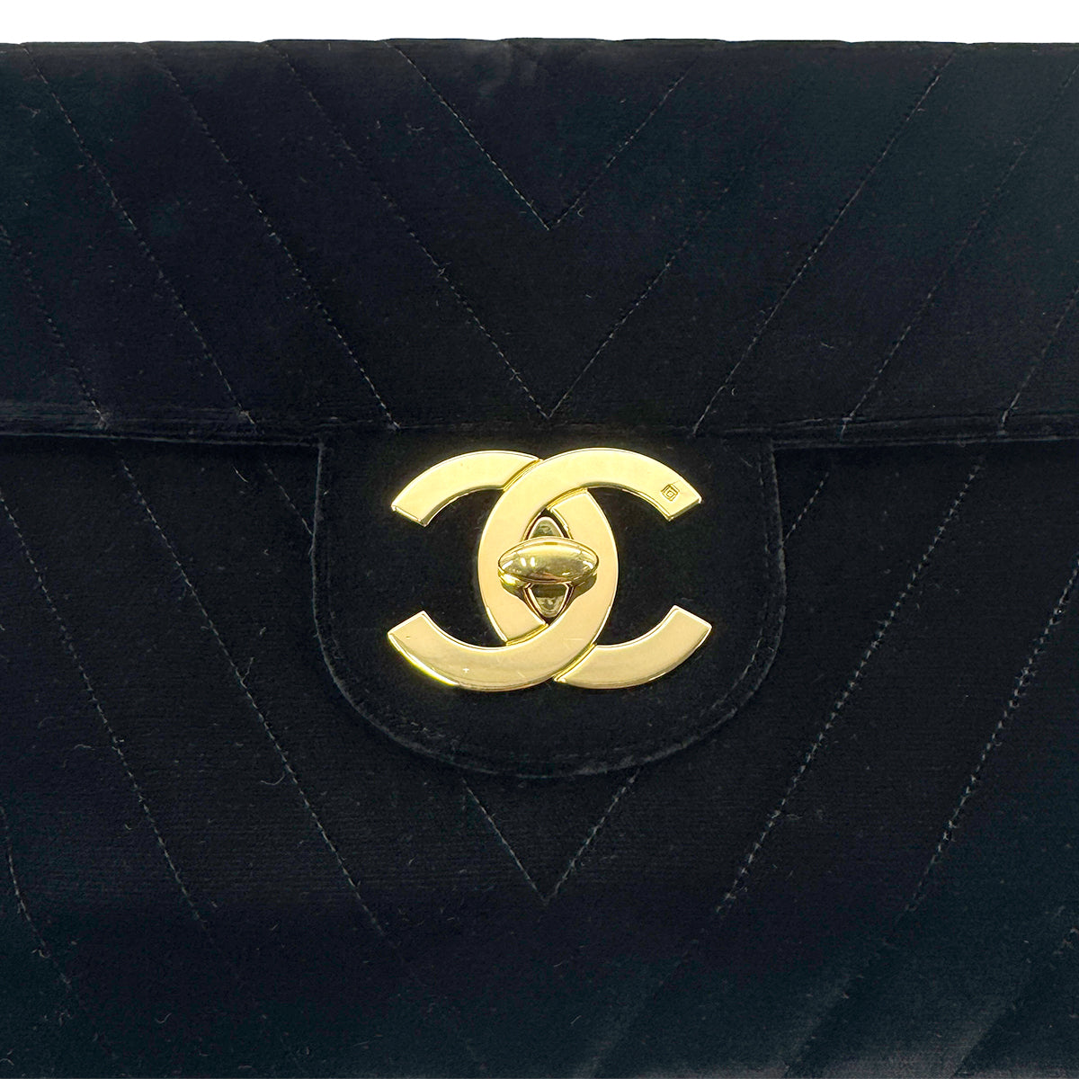 CHANEL VINTAGE CHEVRON CHAIN SHOULDER BAG BLACK VELOR 90280645