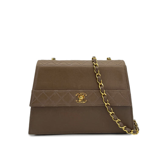 CHANEL VINTAGE MATELASSE TRAPEZOID CHAIN SHOULDER BAG BEIGE LAMB SKIN 90282049