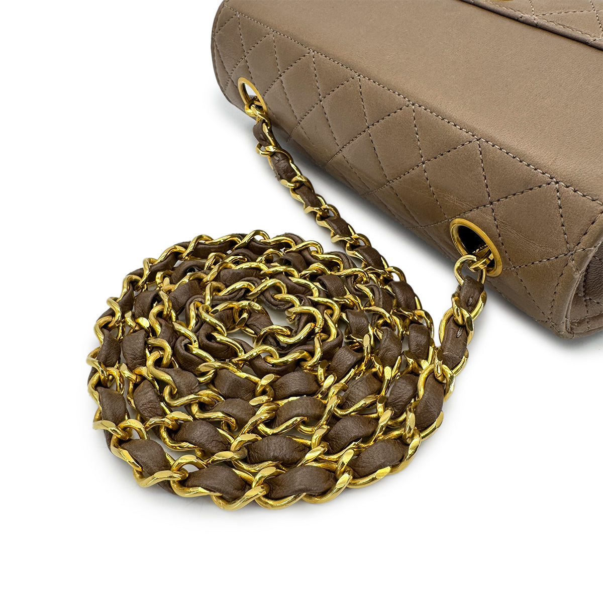 CHANEL VINTAGE MATELASSE TRAPEZOID CHAIN SHOULDER BAG BEIGE LAMB SKIN 90282049