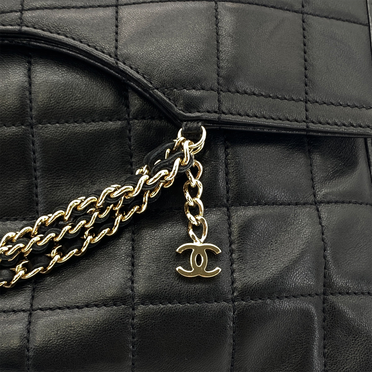 CHANEL VINTAGE CHOCOLATE BAR CHAIN HAND SHOULDER BAG BLACK LAMB SKIN 90282759