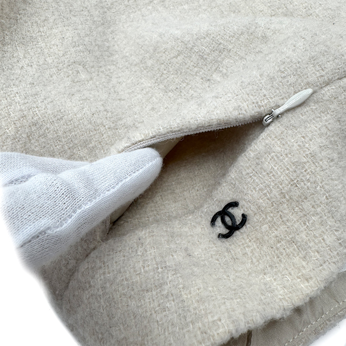 CHANEL VINTAGE COCOMARK TRAPEZOID SKIRT WHITE BLACK WOOL 38 03A RTW 90283636