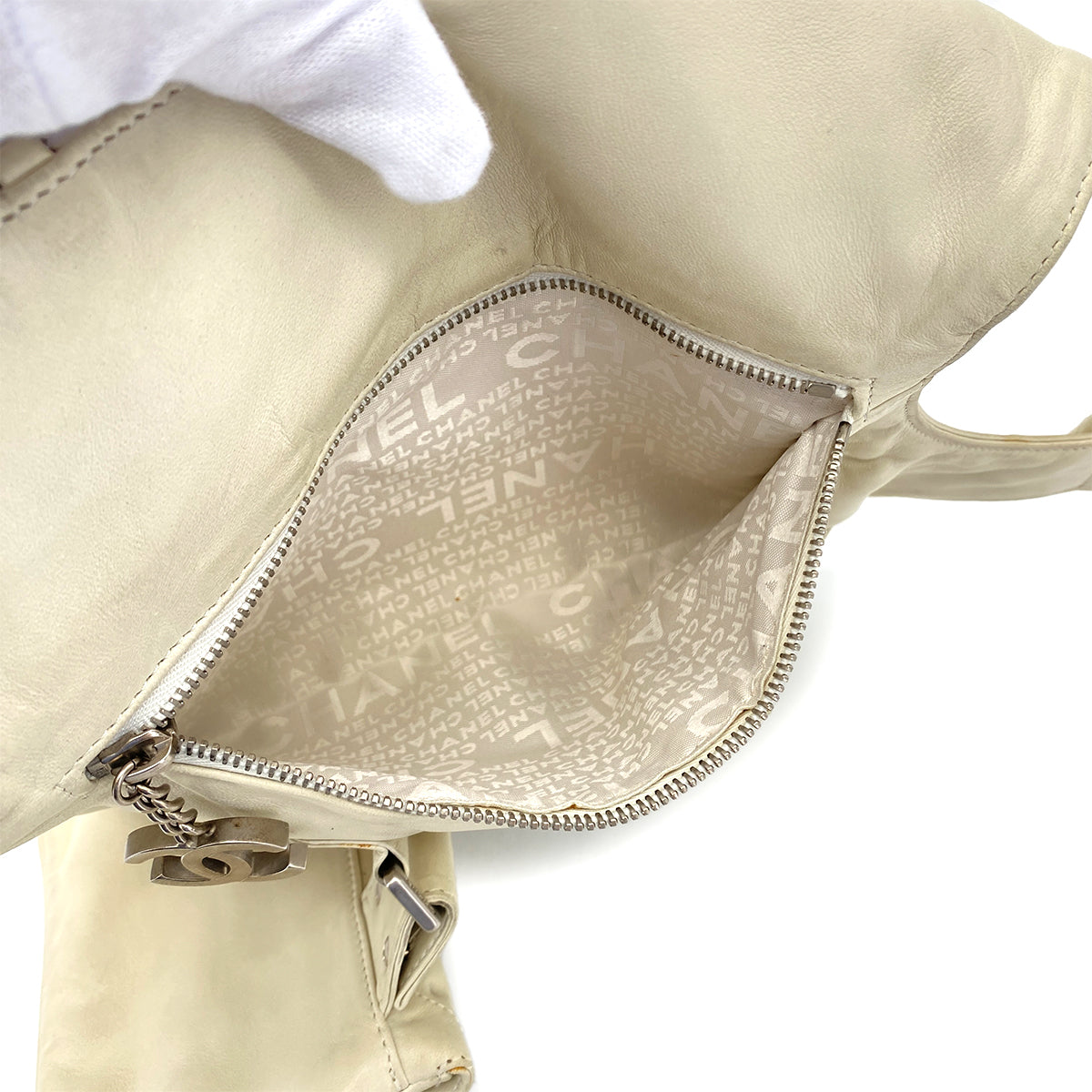 CHANEL VINTAGE COCOMARK RUNWAY FALL 2003 COLLECTION MATELASSE BODY BAG WHITE LAMB SKIN 90284561