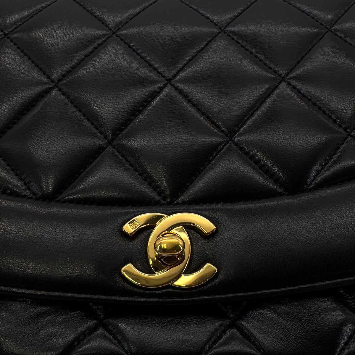 CHANEL VINTAGE DIANA MEDIUM CHAIN SHOULDER BAG BLACK LAMB SKIN 90285140