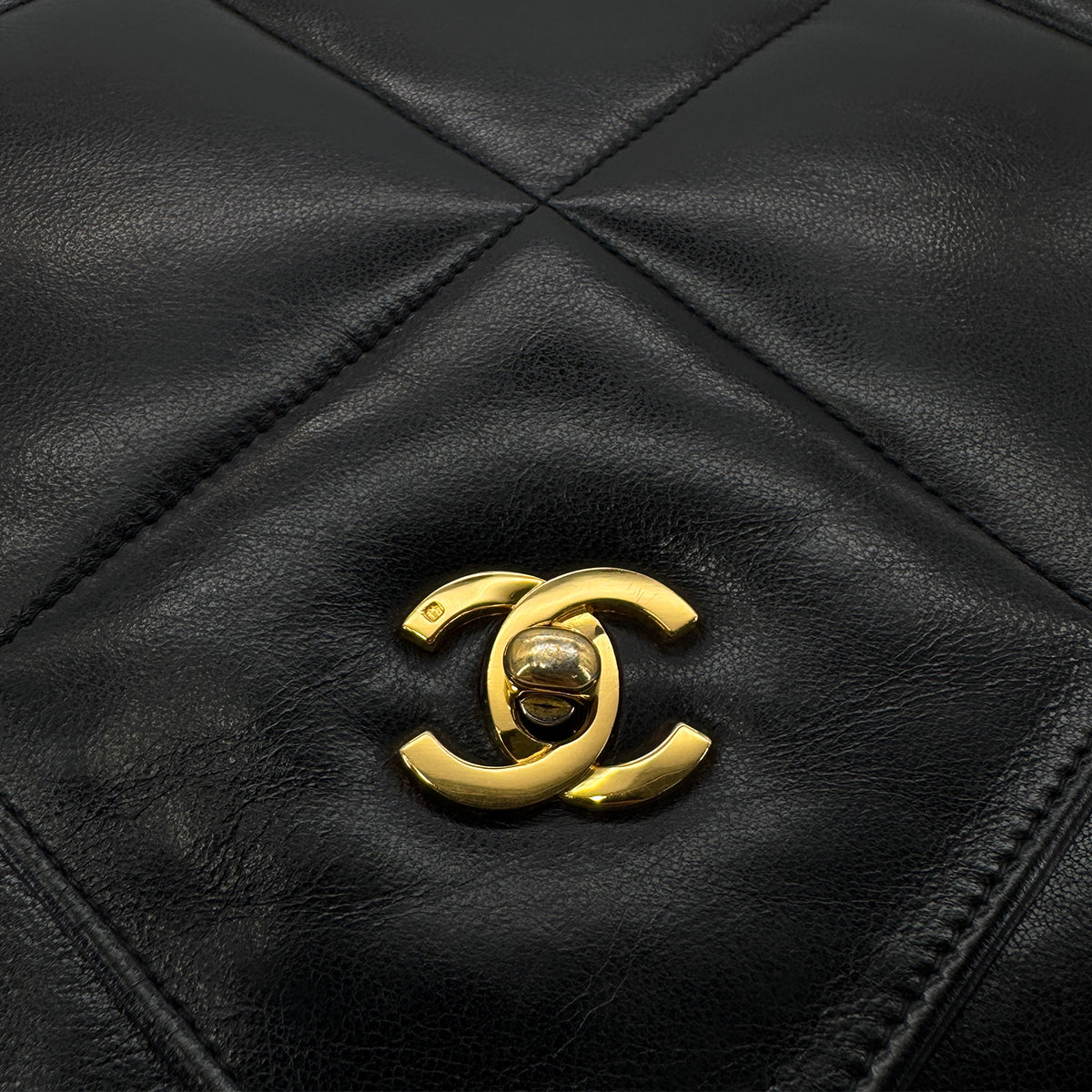 CHANEL VINTAGE MATELASSE TURNLOCK CHAIN SHOULDER BAG BLACK LAMB SKIN 90285151