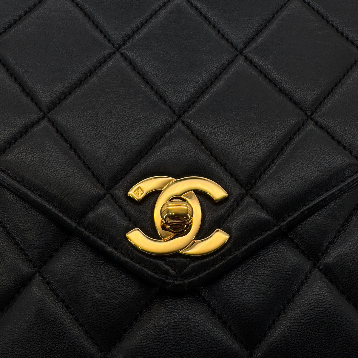 CHANEL VINTAGE MATELASSE TRAPEZOID CHAIN SHOULDER BAG BLACK LAMB SKIN 90285758