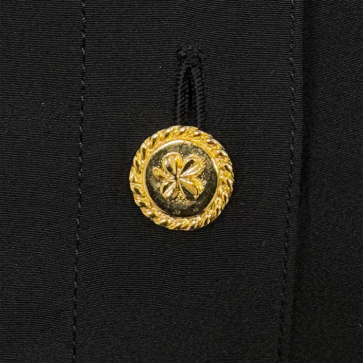 CHANEL VINTAGE PLEATED SLEEVELESS TOPS CLOVER GOLD BUTTON BLACK SILK 34 RTW 90286903