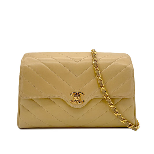 CHANEL VINTAGE CHEVRON V STITCH CHAIN SHUOLDER BAG BEIGE LAMB SKIN 90287240