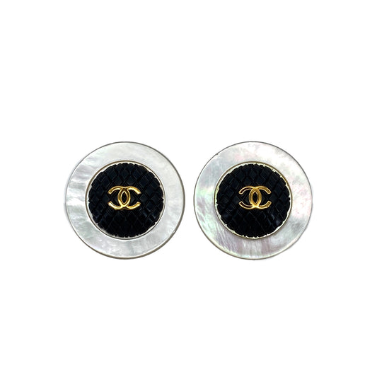 CHANEL VINTAGE EARRINGS ROUND COCOMARK SHELL ACCESSORY 90287902