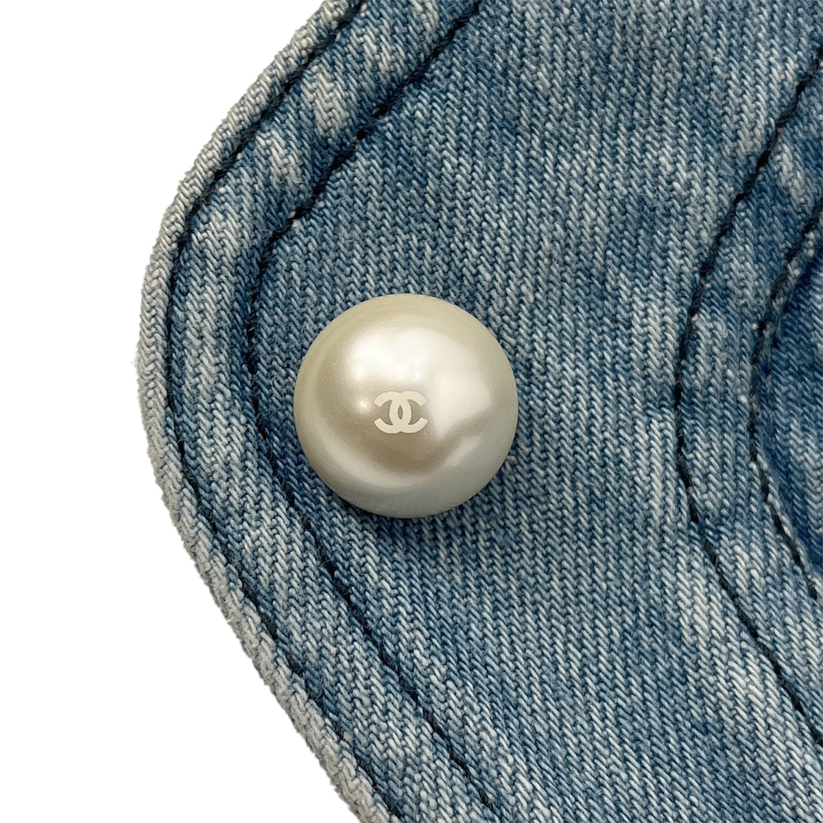 CHANEL COCO FAKE PEARL BUTTON DENIM SHORT JACKET BLUE COTTON 36 P45 RTW 90288505