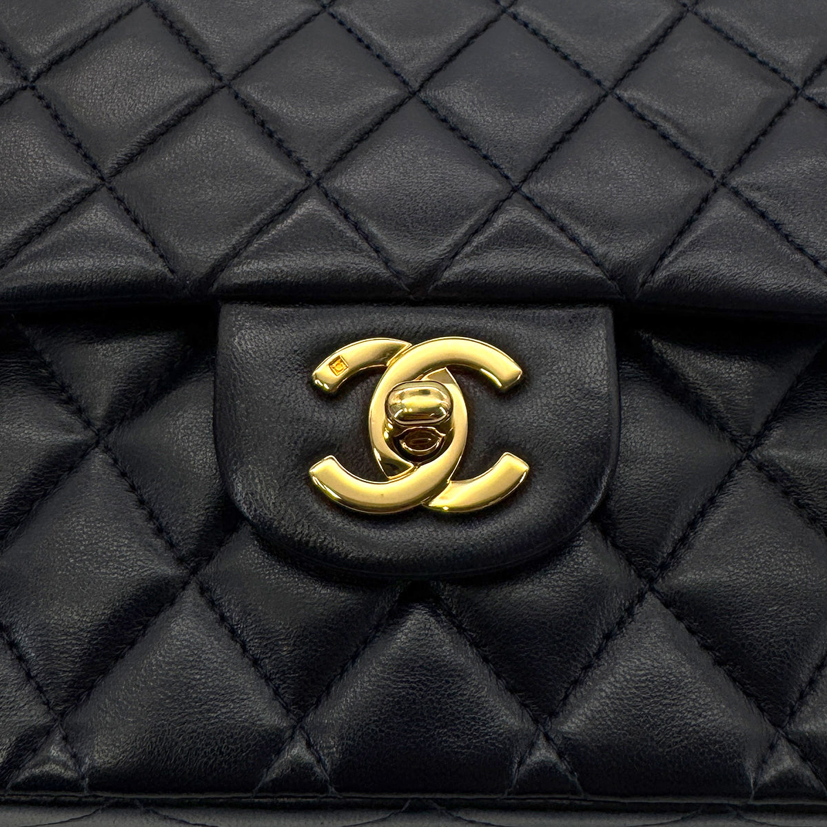 CHANEL VINTAGE CLASSIC FLAP MEDIUM CHAIN SHOULDER BAG NAVY LAMB SKIN 90289071