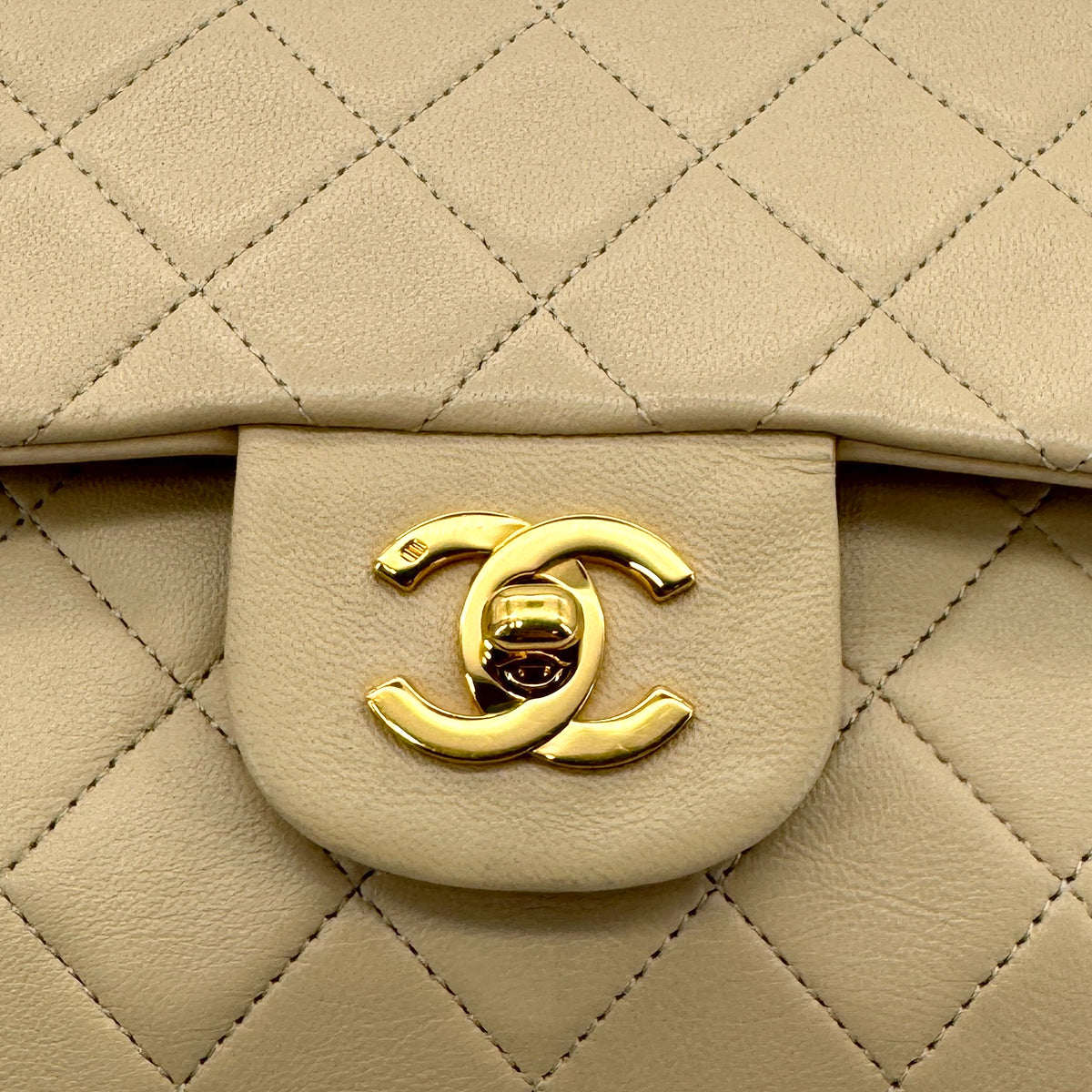 CHANEL VINTAGE CLASSIC FLAP SMALL CHAIN SHOULDER BAG BEIGE LAMB SKIN 90298161
