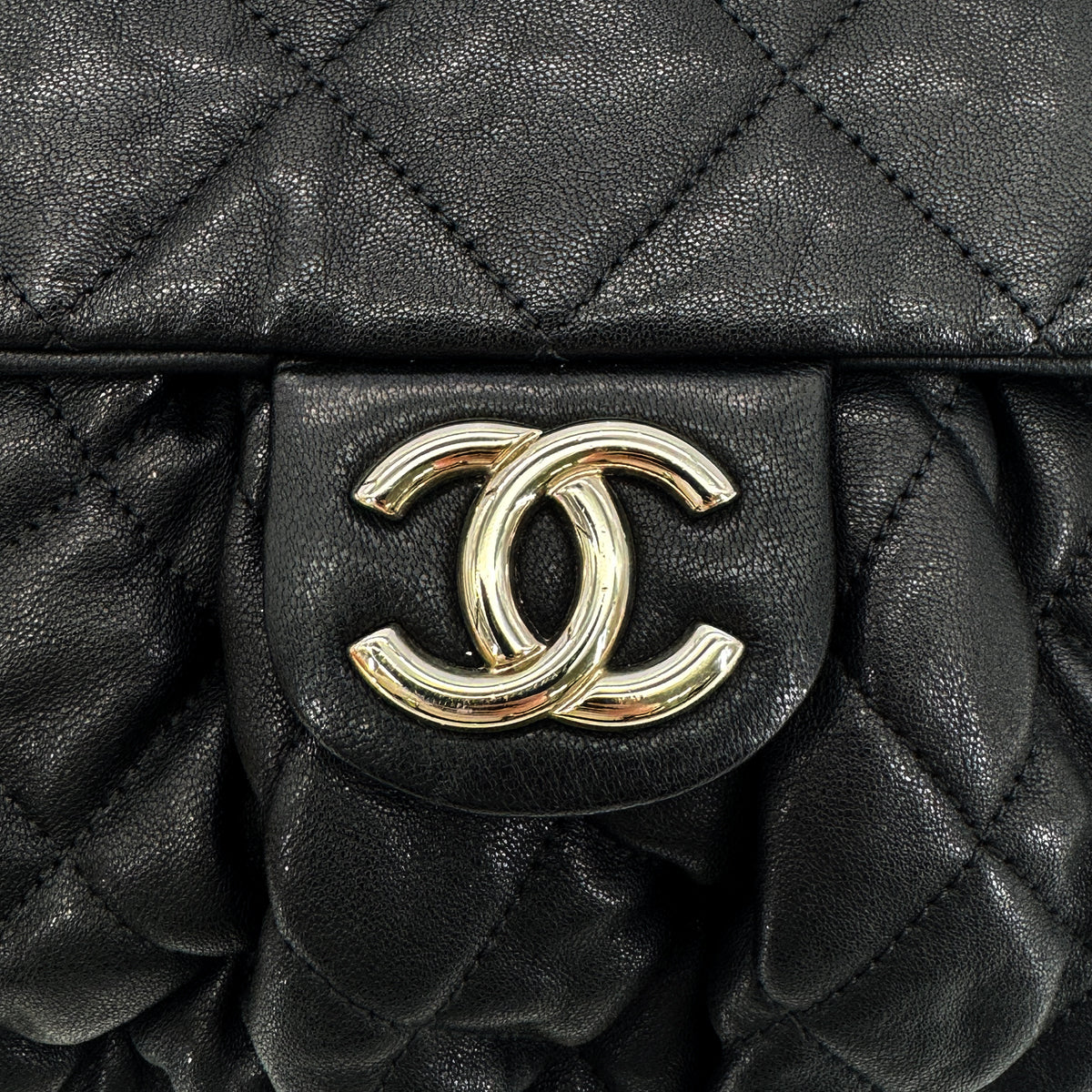 CHANEL MATELASSE CHAIN AROUND SHOULDER BAG BLACK LEATHER 90301101