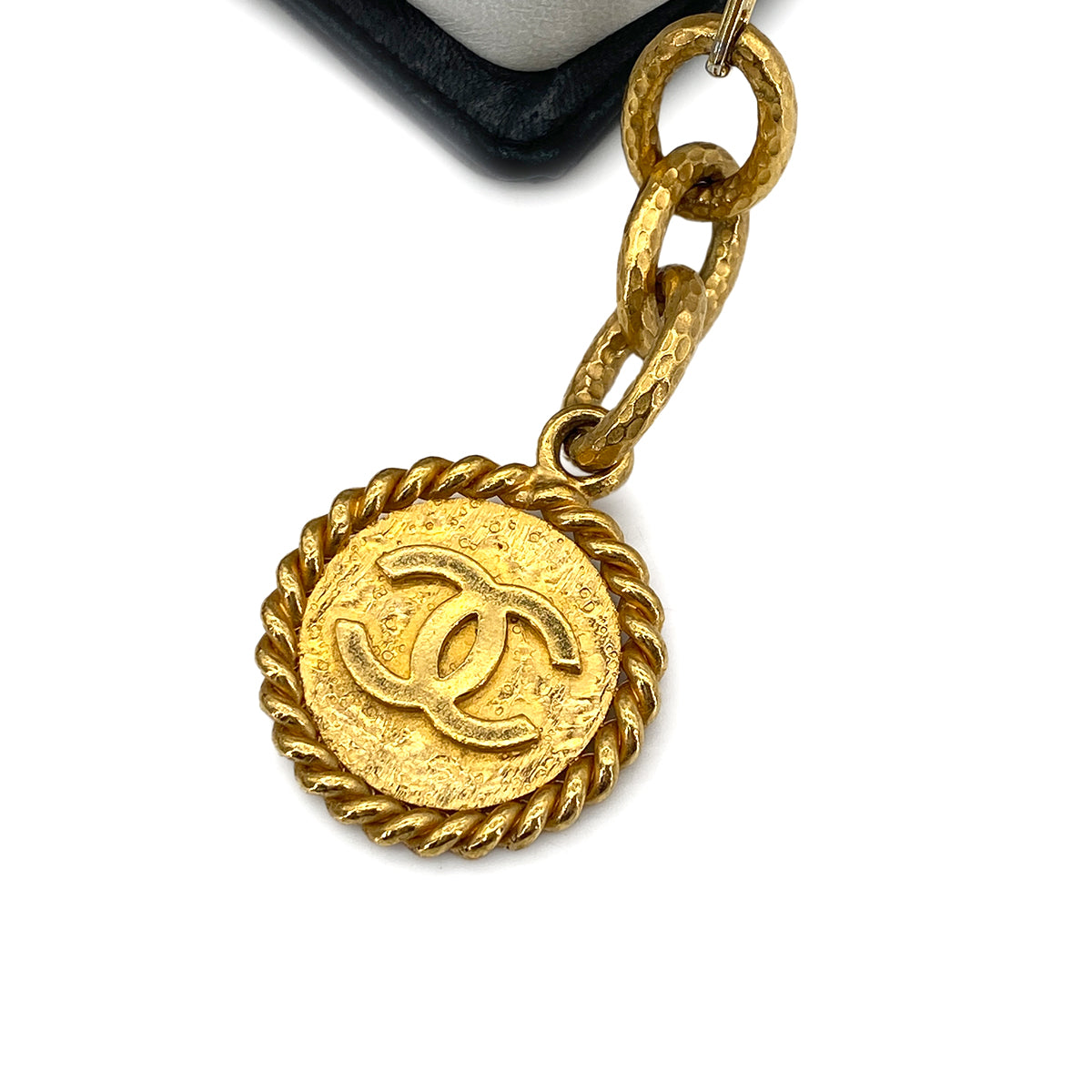 CHANEL VINTAGE MATELASSE CHAIN SHOULDER BAG WHITE BLACK LAMB SKIN 90301637