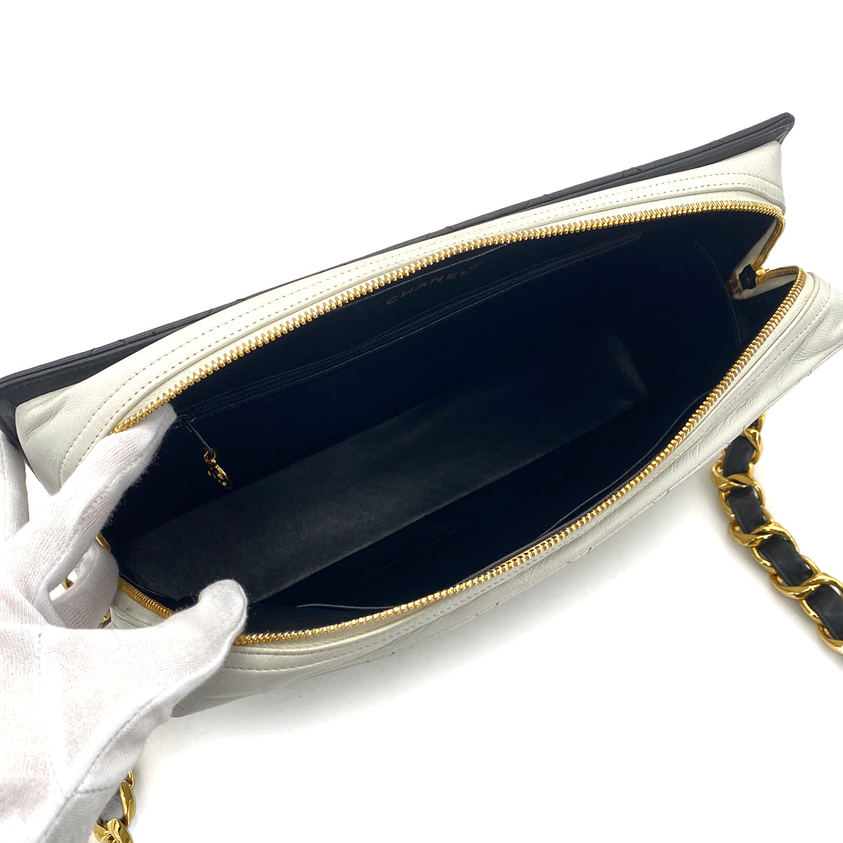 CHANEL VINTAGE MATELASSE CHAIN SHOULDER BAG WHITE BLACK LAMB SKIN 90301637